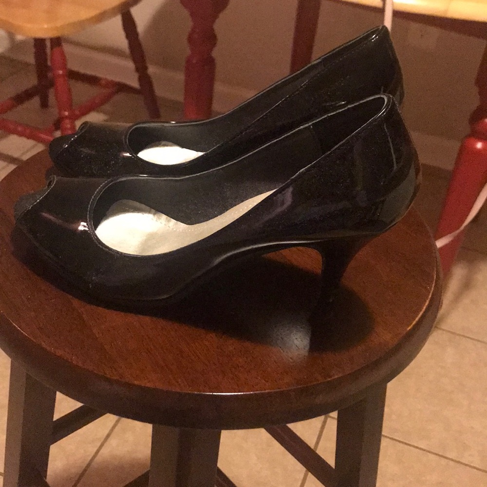 Pierre Dumas patent black heels